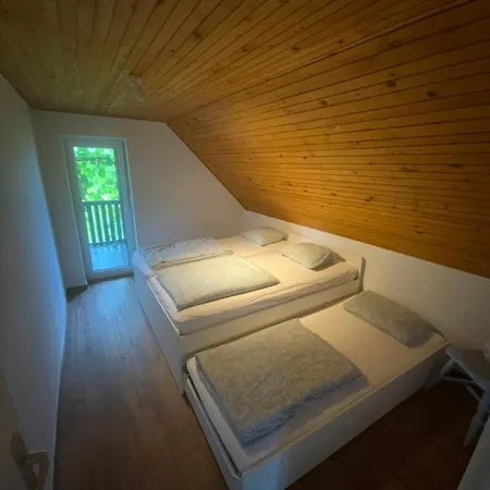 Apartma Kolpa-riverhouse Podzemelj 公寓