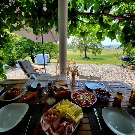 Apartma Kolpa-riverhouse Podzemelj